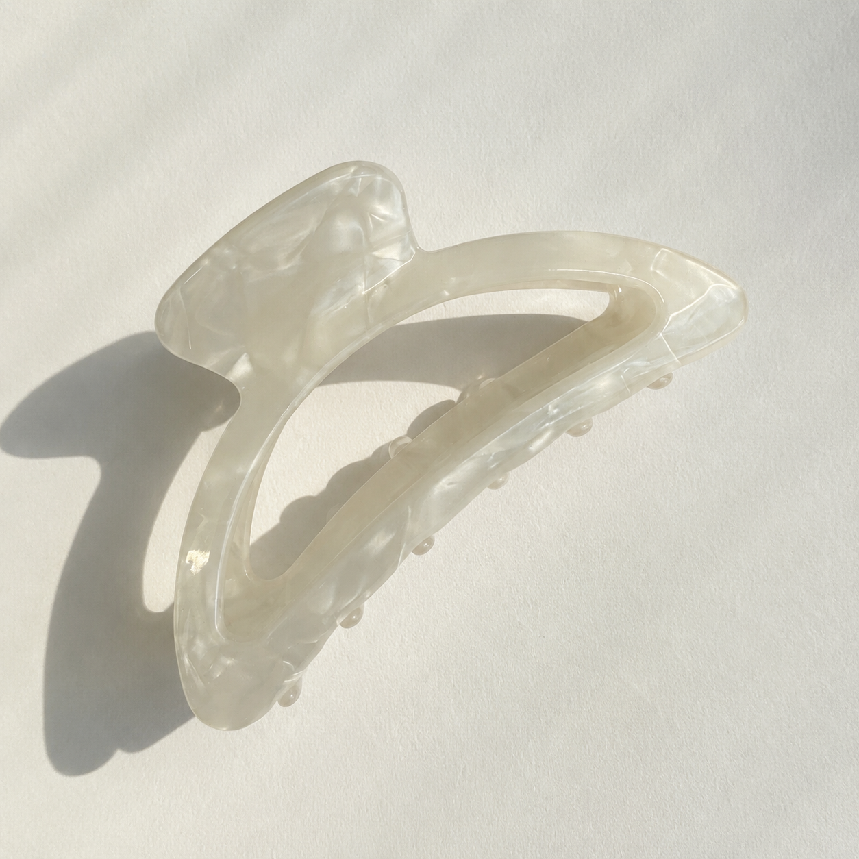 Strongest Oyster Shell Claw Clip | Medium